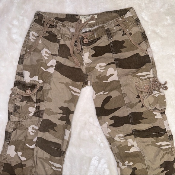 Vintage Y2K Abercrombie & Fitch Low Rise Camo Cargo Pants Size Small - Picture 4 of 14